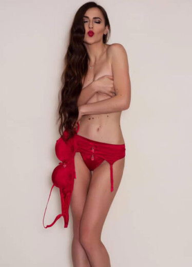 anastacia topless waittress sydney1