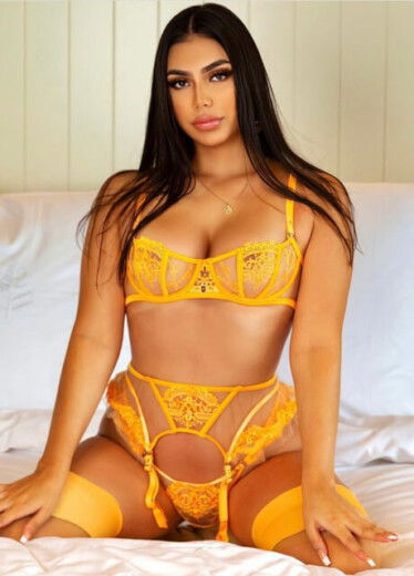 grace waitress sydney topless4